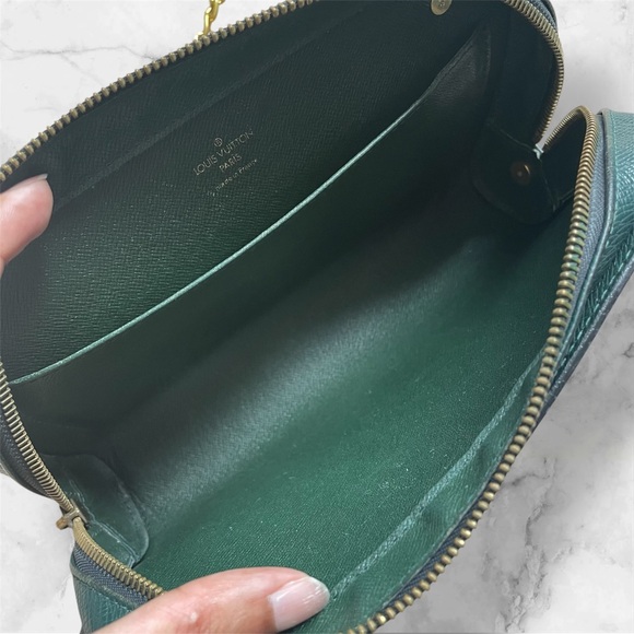 LV Taiga leather clutch crossbody - Picture 5 of 16